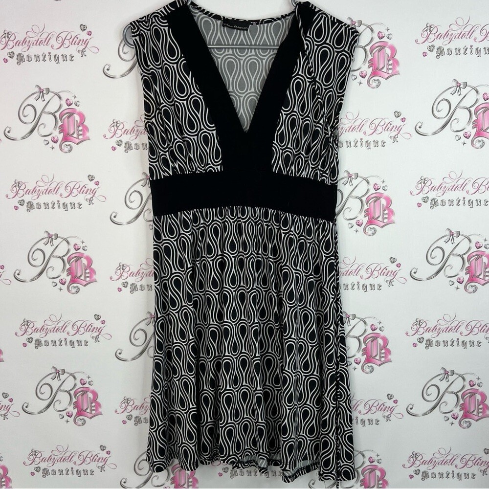 Urban Behavior tank top waves swirl Vneck tank style Monochrome Wave Dress